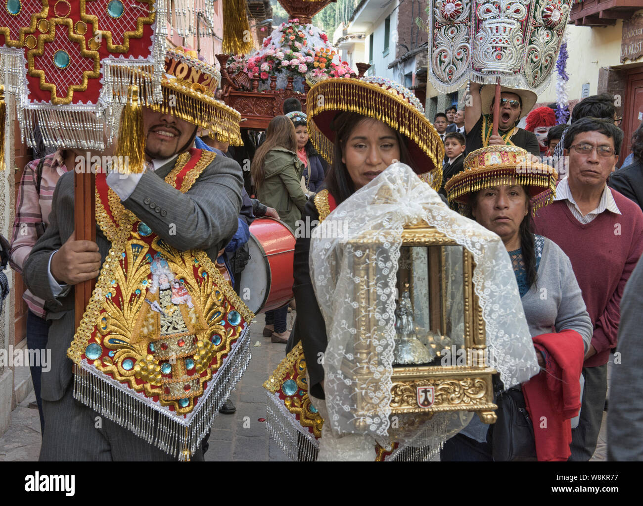 I devoti alla Virgen del Carmen Festival, tenutosi a Pisac e Paucartambo, Perù Foto Stock