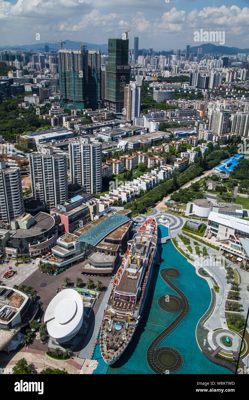 --FILE--Vista del grattacielo di edifici residenziali nella città di Shenzhen, Cina del sud della provincia di Guangdong, 21 agosto 2014. Casa prezzi di Shenzhen, il ci Foto Stock