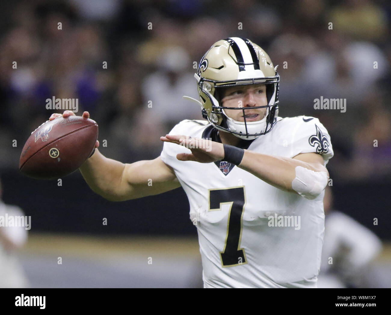 New Orleans, Louisiana, Stati Uniti d'America. Il 9 agosto, 2019. New Orleans Saints quarterback Taysom Hill getta contro il Minnesota Vikings durante un'NFL preseason game a New Orleans, Louisiana USA il 9 agosto 2019. I Vichinghi battere i santi 34-25. Credito: Dan Anderson/ZUMA filo/Alamy Live News Foto Stock