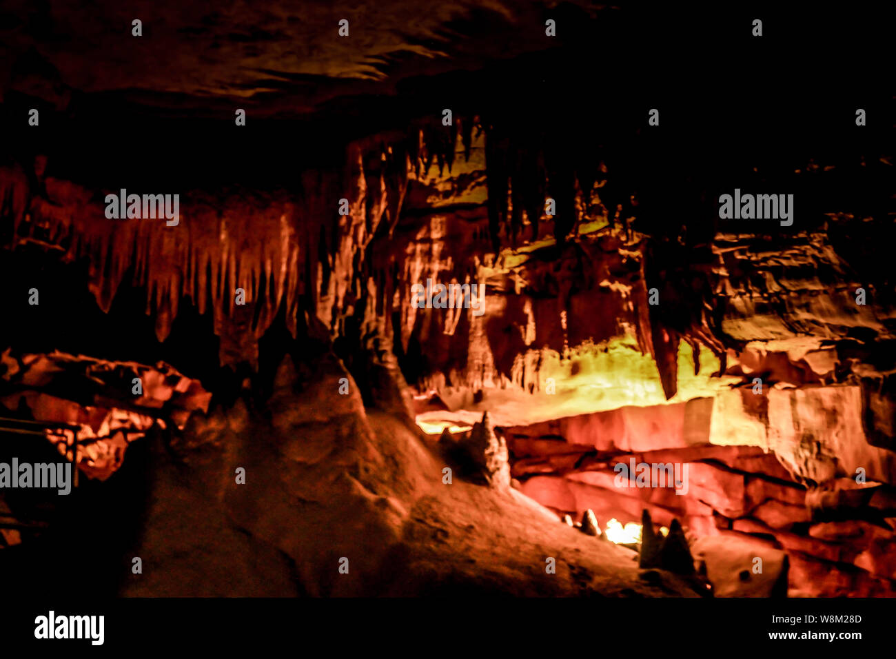 Bellissime stalattiti e stalagmiti di formazioni all'interno le Mammoth Cave National Park Foto Stock