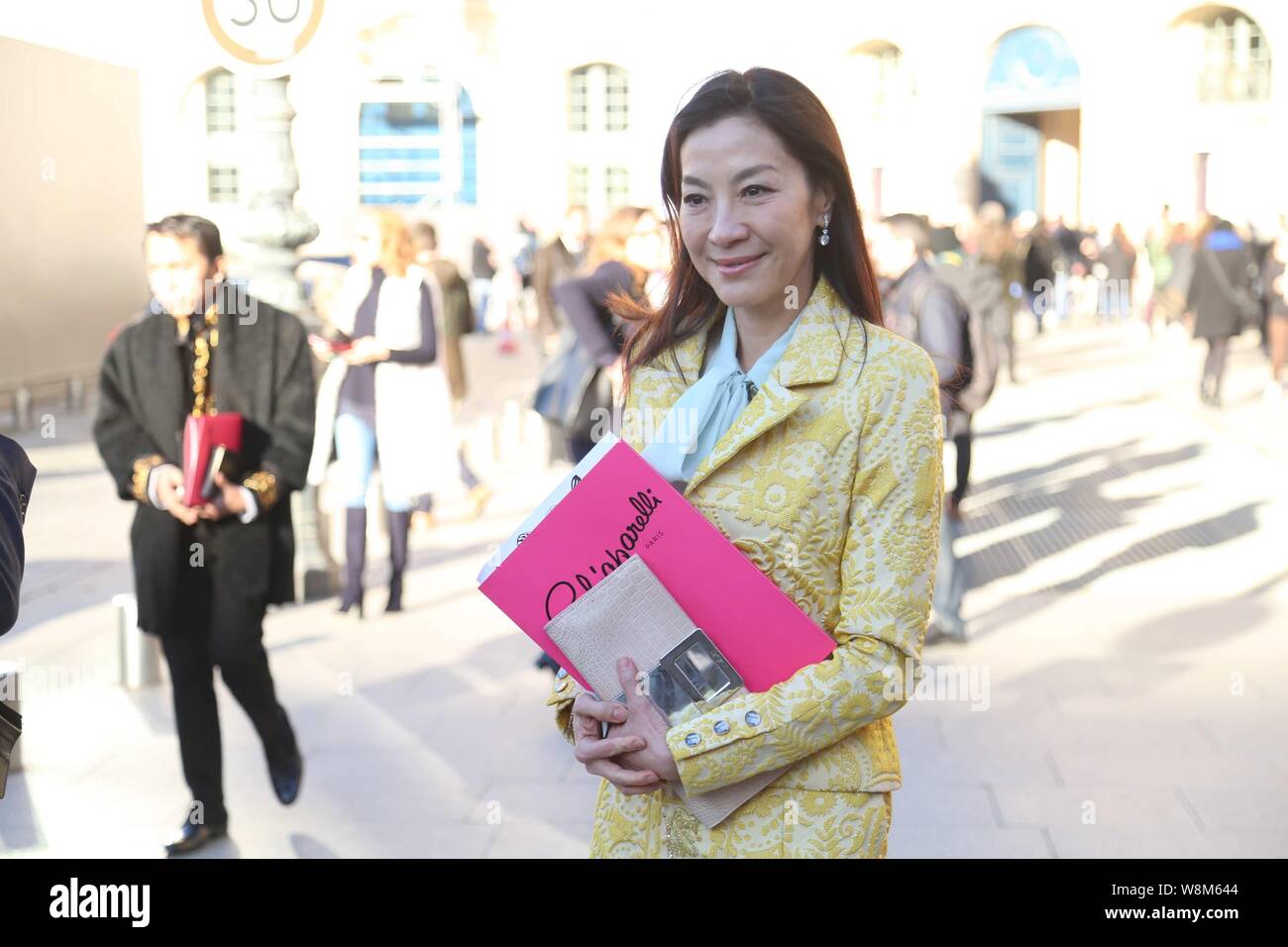 Malaysian attrice Michelle Yeoh arriva a Elsa Schiaparelli fashion show durante il Paris Haute Couture Fashion Week Primavera/Estate 2016 a Parigi, Foto Stock
