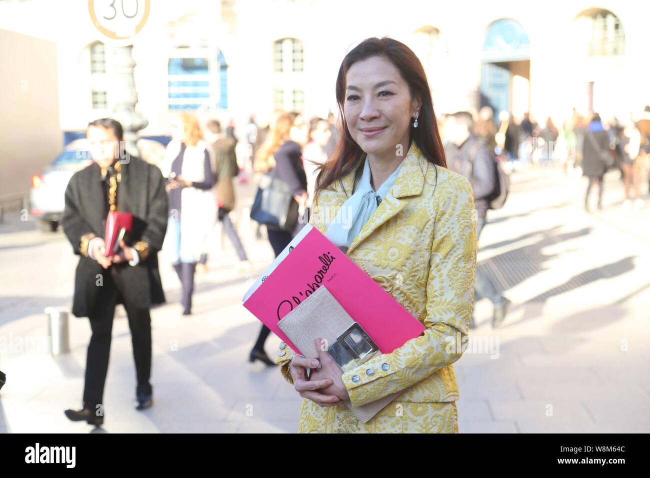Malaysian attrice Michelle Yeoh arriva a Elsa Schiaparelli fashion show durante il Paris Haute Couture Fashion Week Primavera/Estate 2016 a Parigi, Foto Stock