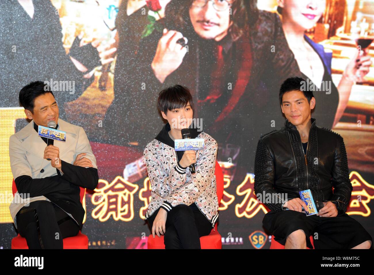 (Da sinistra) Hong Kong protagonista Chow Yun-fat, Cinese cantante e attrice Li Yuchun e Hong Kong attore Jacky Heung Cho partecipare ad una conferenza stampa a promo Foto Stock