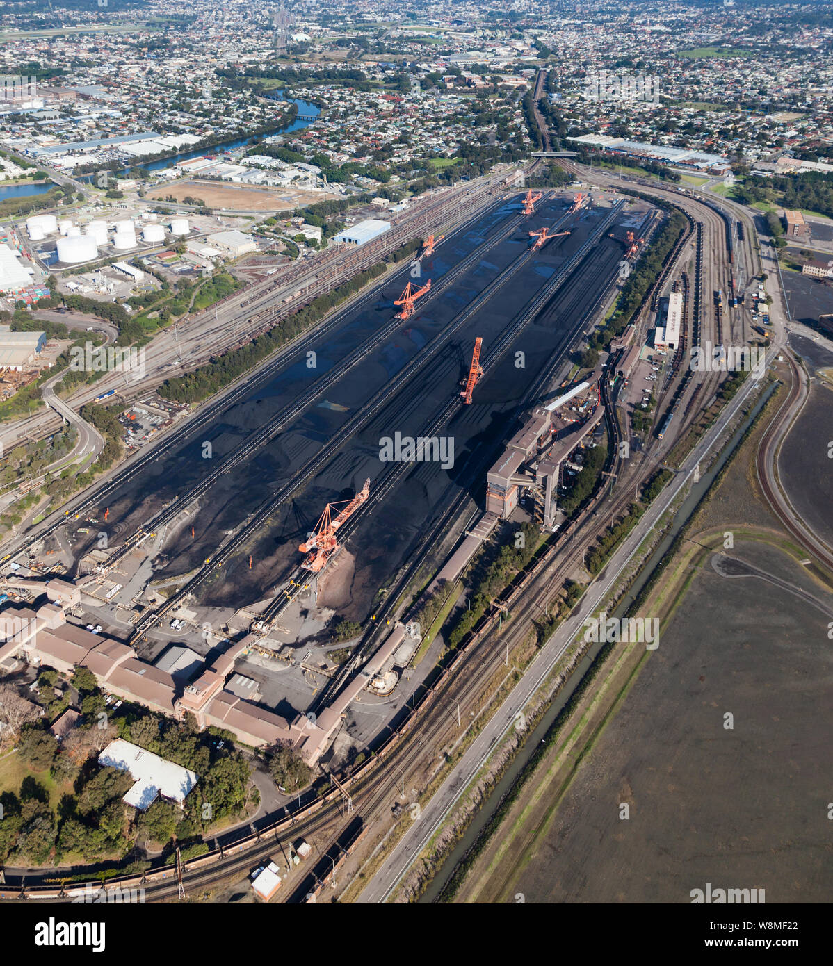 La Newcastle è una delle più grandi di esportazione porte di carbone nel mondo servite da apparecchiature di caricamento come questo in Carrington - Newcastle NSW Australia. Foto Stock