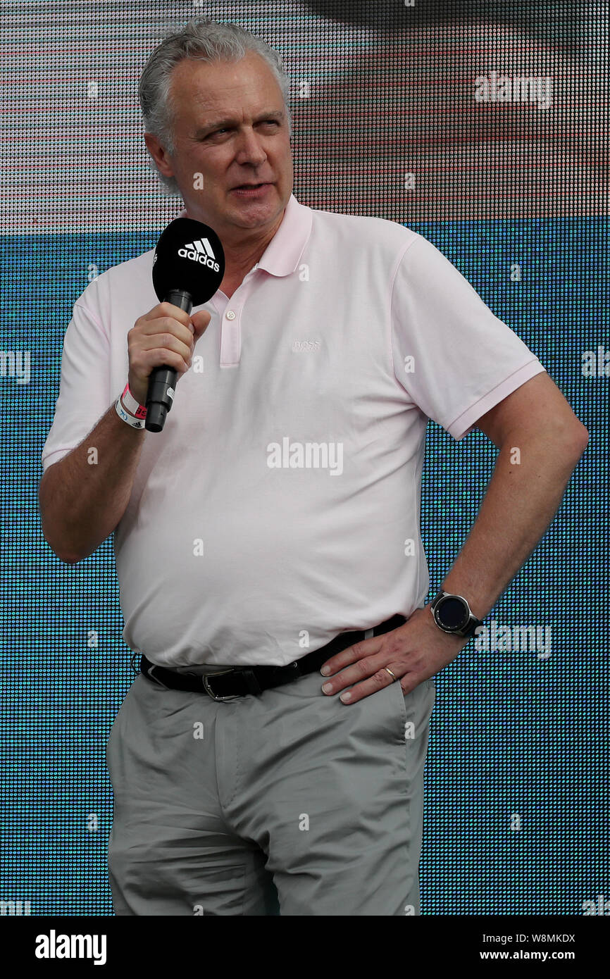 Herzogenaurach, Germania. 09Aug, 2019. Klaus Bente, nipote del fondatore del marchio Adidas, Adolf "" Adi Dassler, sarà sul palco per gli articoli sportivi adidas produttore. Poco prima del suo settantesimo anniversario, il più grande d'Europa sports group ha celebrato l apertura di un nuovo edificio principale presso la sua sede centrale a Herzogenaurach. 2100 del 57 0000 Adidas dipendenti in tutto il mondo lavorano in sede. Credito: Daniel Karmann/dpa/Alamy Live News Foto Stock