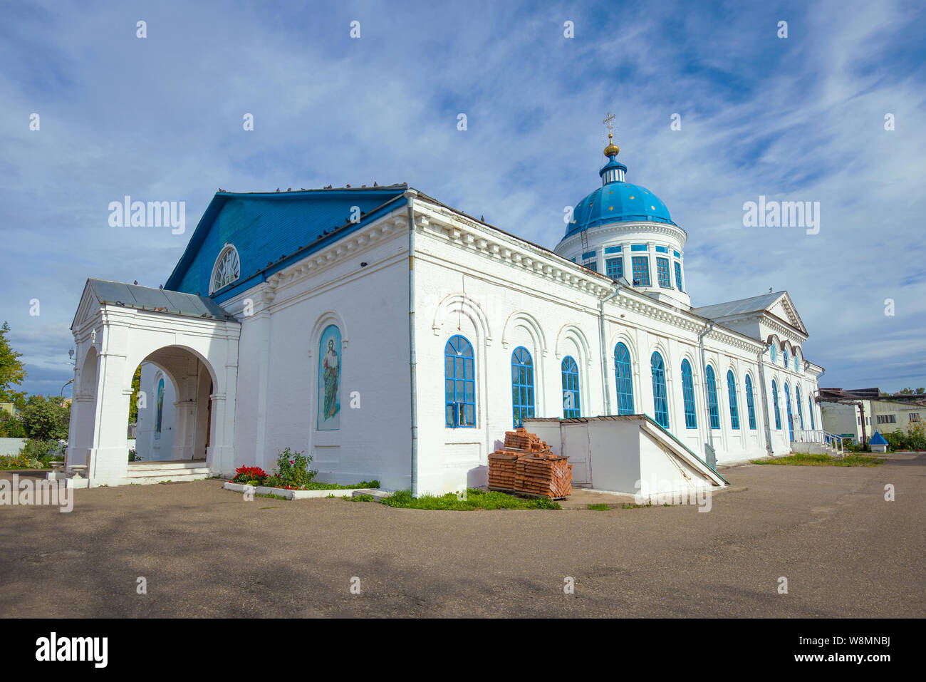 La vecchia chiesa di San Nicholas il Wonderworker in una giornata di sole. Kotelnich, Russia Foto Stock