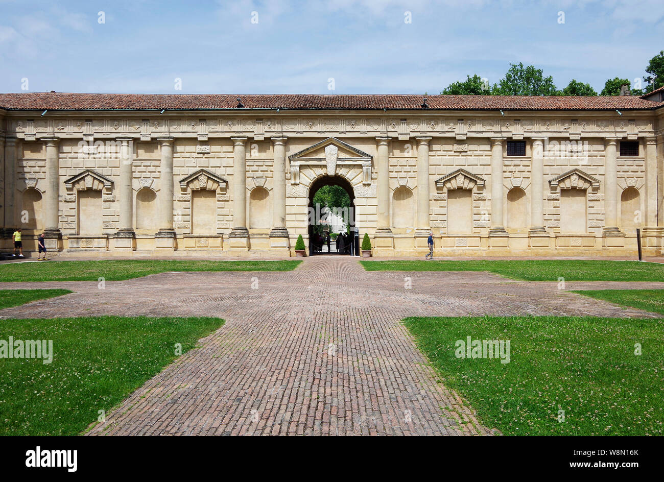 Il Cortile, Cour d'Honneur o del cortile di Palazzo Te a Mantova, Italia, 1524-34 costruito in stile manierista dall'architetto Giulio Romana Foto Stock