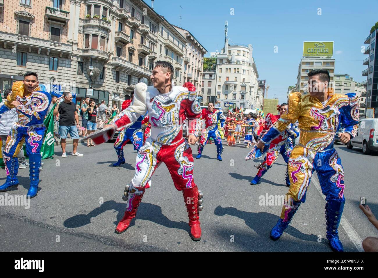 Milano, Italia. 10 Ago, 2019. Boliviano della festa di Nostra Signora di Urkupina (Carlo Cozzoli/fotogramma, Milano - 2019-08-10) p.s. la foto e' utilizzabile nel rispetto del contesto in cui e' stata scattata, e senza intento diffamatorio del decoro delle persone rappresentate Credit: Indipendente Photo Agency Srl/Alamy Live News Foto Stock