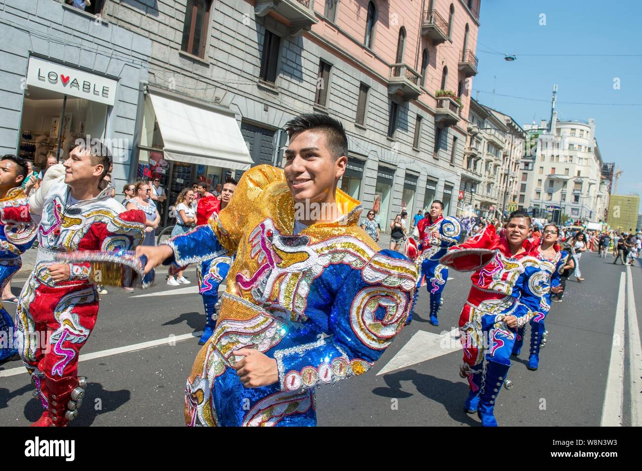 Milano, Italia. 10 Ago, 2019. Boliviano della festa di Nostra Signora di Urkupina (Carlo Cozzoli/fotogramma, Milano - 2019-08-10) p.s. la foto e' utilizzabile nel rispetto del contesto in cui e' stata scattata, e senza intento diffamatorio del decoro delle persone rappresentate Credit: Indipendente Photo Agency Srl/Alamy Live News Foto Stock