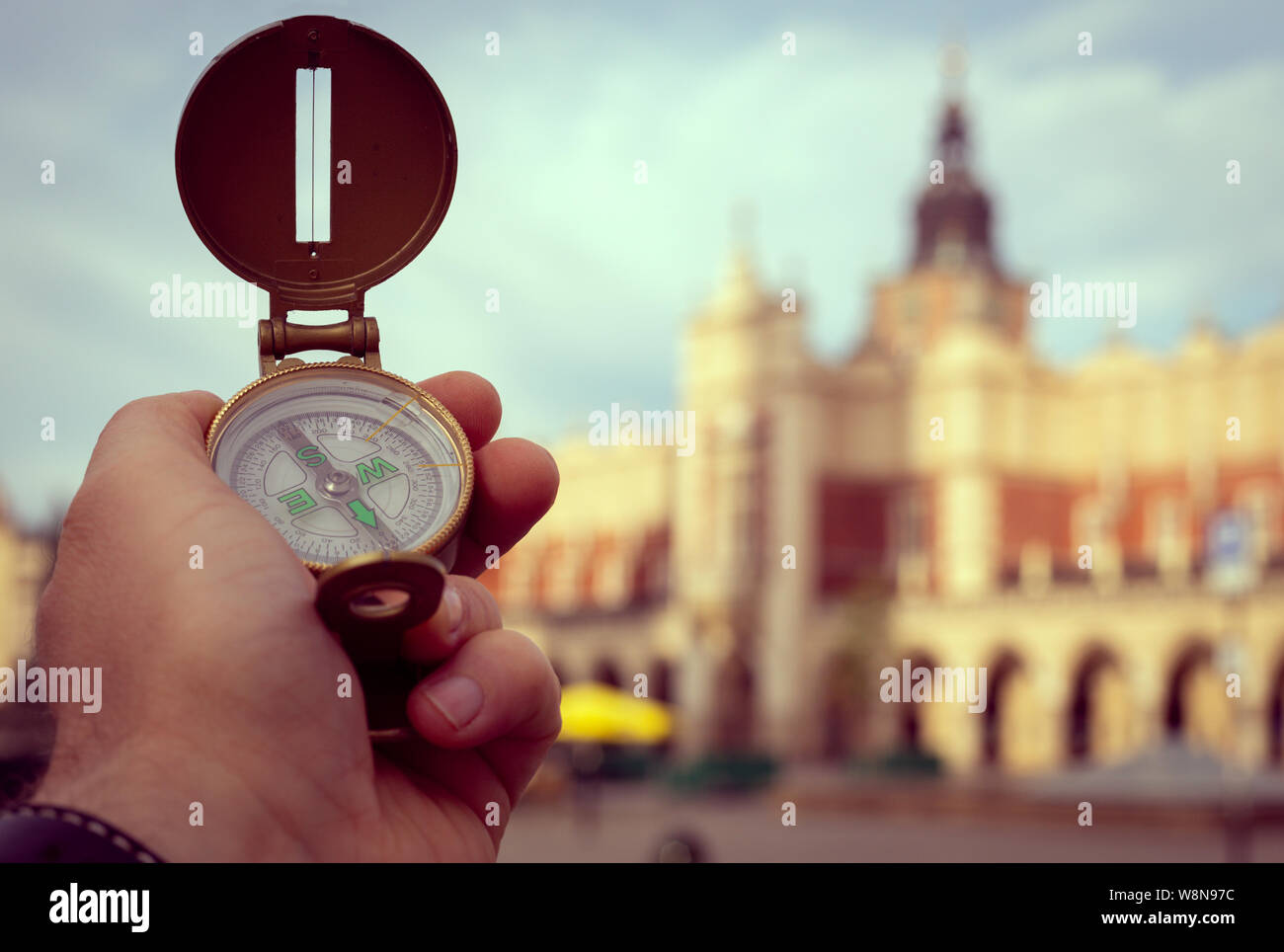 Visita a Cracovia / Polonia. compas che mostra il modo in cui i più importanti monumenti della città / concetto di turismo Foto Stock