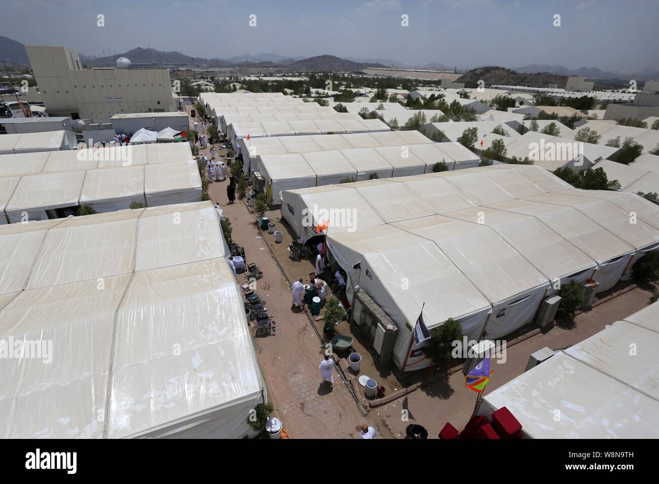 La Mecca, Mecca, Arabia Saudita. 10 Ago, 2019. Piligrims palestinese si raccolgono nella tendopoli di Mina che prendono parte a uno dei rituali Hajj sudest dell'Arabia città santa della Mecca il 10 agosto 2019. Più di 2 milioni di pellegrini riuniti nella tendopoli di Mina come Hajj 2019 ha cominciato il Venerdì Credito: Ashraf Amra/immagini APA/ZUMA filo/Alamy Live News Credito: ZUMA Press, Inc. Credito: ZUMA Press, Inc./Alamy Live News Credito: ZUMA Press, Inc./Alamy Live News Foto Stock