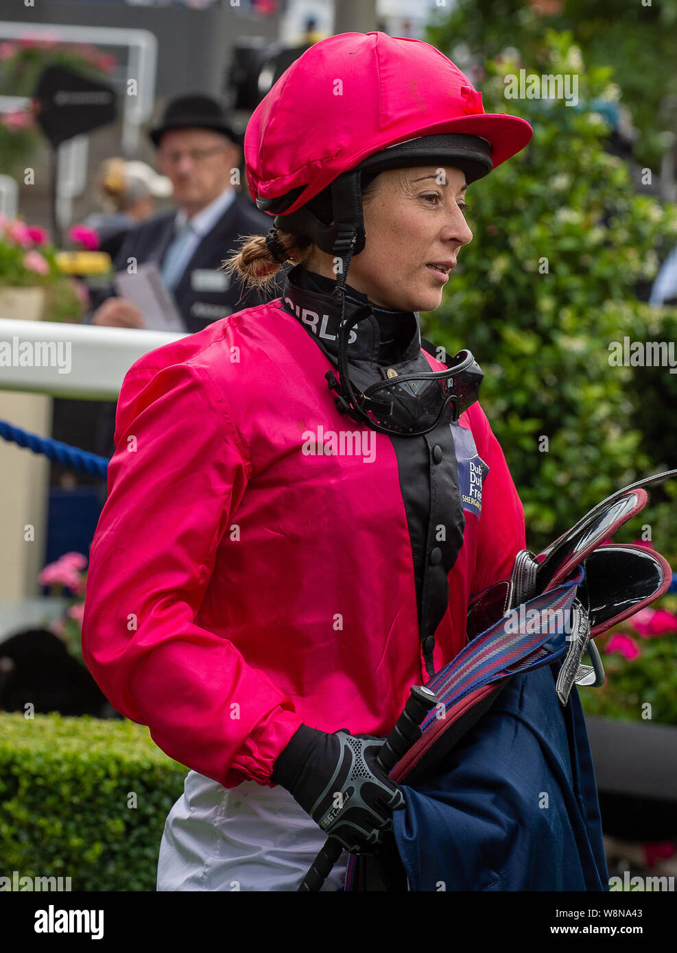 Ascot, Regno Unito. 10 Ago, 2019. Jockey Hayley Turner vince il Dubai Duty Free Shergar Cup gara di cavalli. Il Dubai Duty Free Shergar Cup è un unico i punti in base alla concorrenza dove 12 del mondo's top fantini competere in quattro squadre su quattro gare. Le squadre sono in Gran Bretagna e in Irlanda, le ragazze, in Europa e nel resto del mondo. Credito: Maureen McLean/Alamy Live News Foto Stock