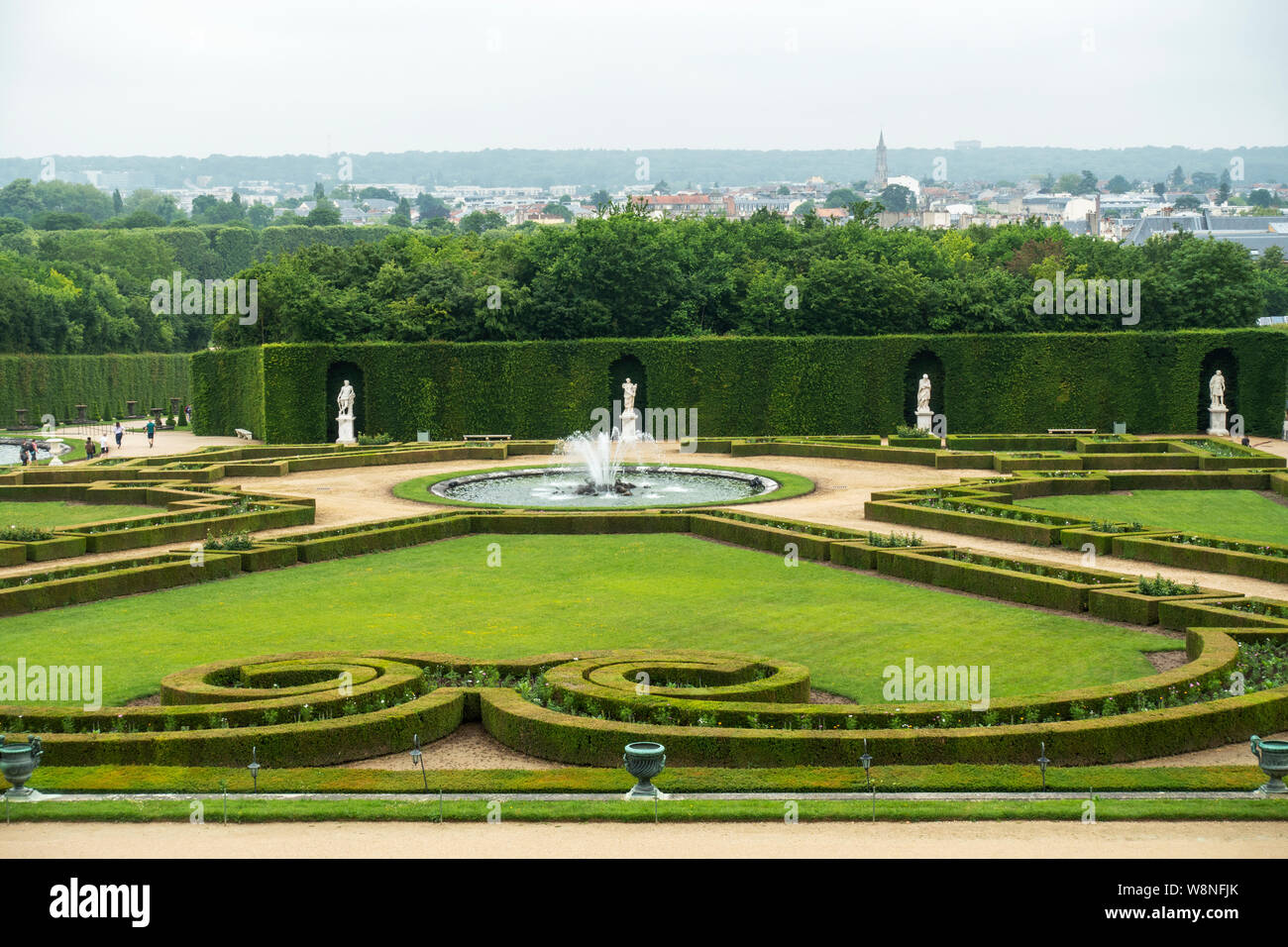 Il parterre del Nord giardino visto dal di dentro il Palazzo di Versailles, Yvelines, regione di Île-de-France di Francia Foto Stock