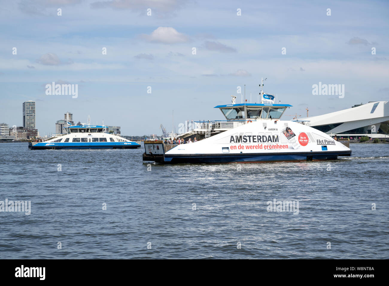 GVB Amsterdam IJVEER traghetto 51 in servizio tra la stazione centrale e Amsterdam-Noord. Il servizio è gratuito. Foto Stock