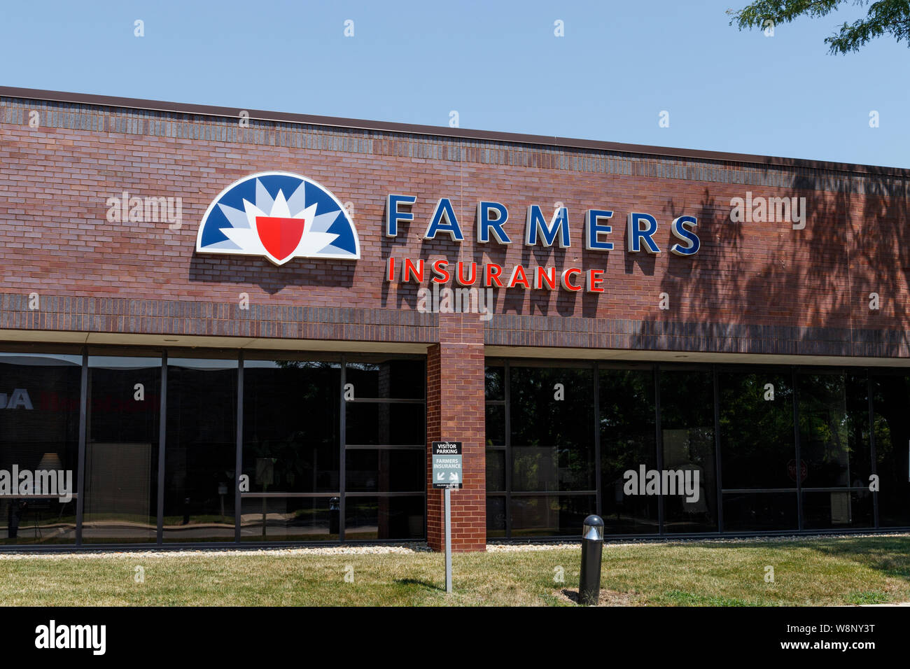 Indianapolis - Circa Agosto 2019: gli agricoltori gruppo assicurativo il punto vendita di un agente. Gli agricoltori fornisce Home, vita e assicurazione auto II Foto Stock