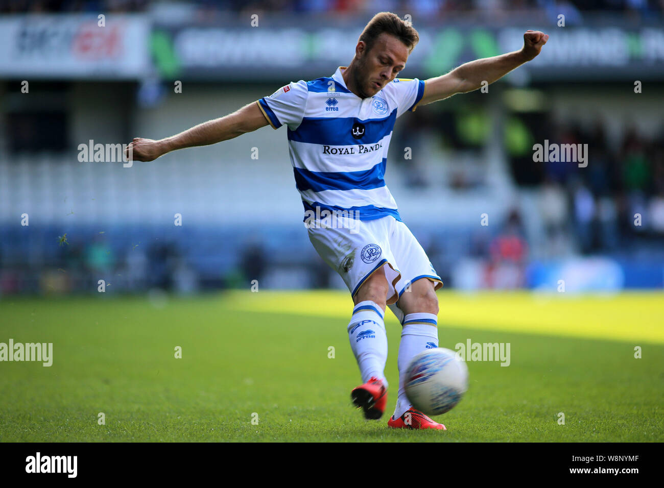 Londra, Regno Unito. 10 Ago, 2019. Todd Kane del Queens Park Rangers durante l EFL Skybet partita in campionato, Queens Park Rangers v Huddersfield Town presso il principe Kiyan Foundation Stadium Loftus Road a Londra il sabato 10 agosto 2019. Questa immagine può essere utilizzata solo per scopi editoriali. Solo uso editoriale, è richiesta una licenza per uso commerciale. Nessun uso in scommesse, giochi o un singolo giocatore/club/league pubblicazioni. pic da Tom Smeeth/Andrew Orchard fotografia sportiva/Alamy Live news Credito: Andrew Orchard fotografia sportiva/Alamy Live News Foto Stock