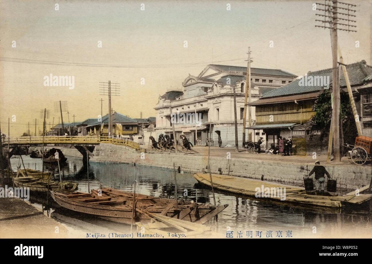 [ 1910 Giappone - Teatro giapponese ] - Meijiza a Nihonbashi-Hamacho, Tokyo. Il teatro fu inaugurato nel 1873 come Kishoza. Nel 1879, fu sottoposta ad una grande ricostruzione e riaprì come Hisamatsuza. Questo è bruciato nel 1880. Fu ricostruita e riaperta nel 1885 come Chitoseza. Questo teatro a sua volta bruciò nel 1890. Fu ricostruita e divenne il Meijiza nel 1893 quando fu acquistata dall'attore Ichikawa Sadanji i (1842-1904). Sulla sinistra si può vedere il Ponte Hisamatsubashi. cartolina d'epoca del xx secolo. Foto Stock