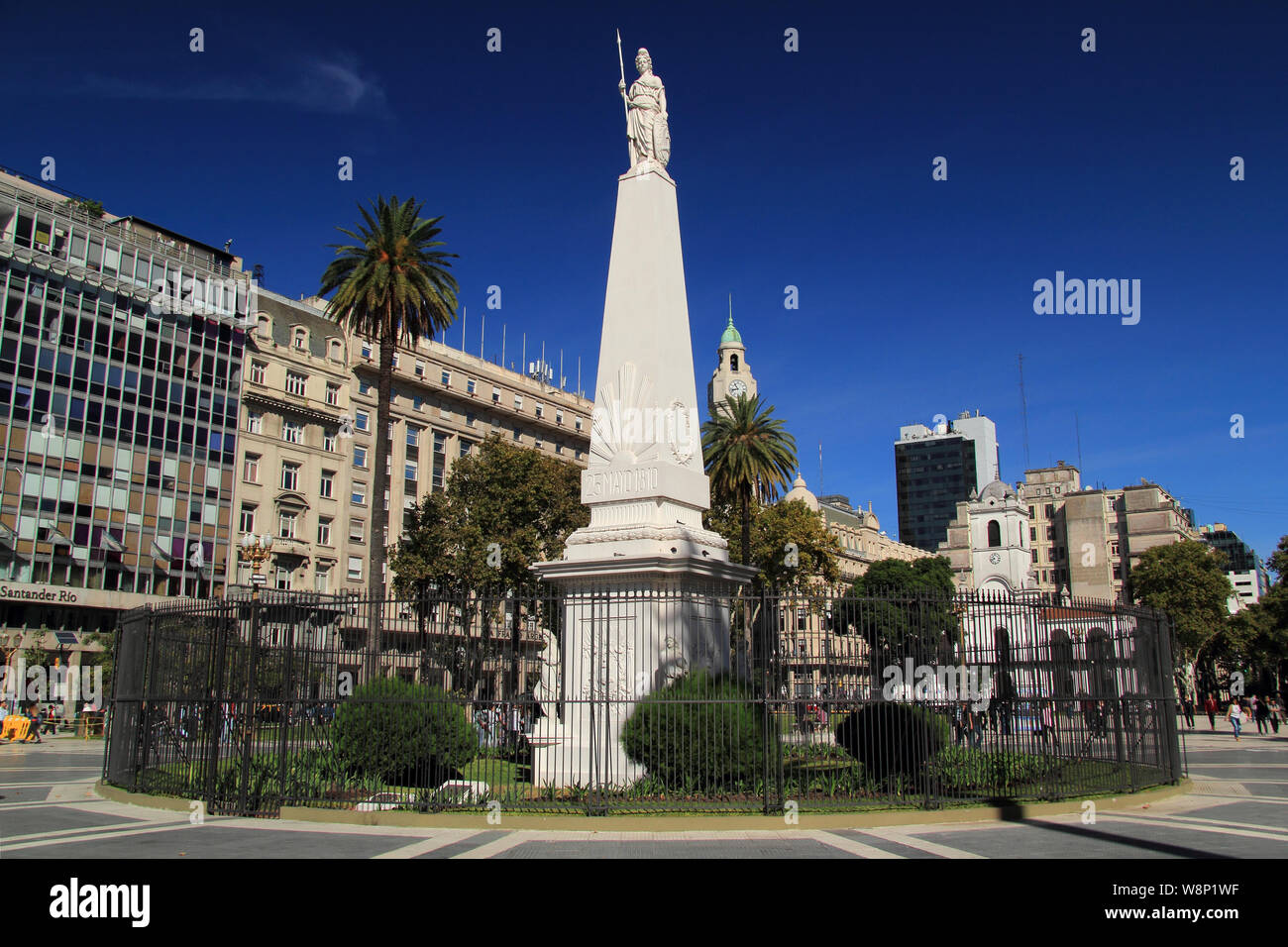 La Piramide di maggio, sulla Plaza de Mayo a Buenos Aires, celebra il primo anniversario della Rivoluzione di maggio in Argentina Foto Stock