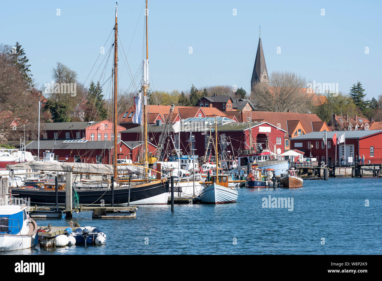 Altes Segelboot im Hafen von Eckernförde Foto Stock