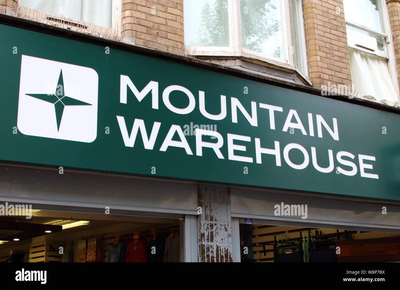 Paignton, Devon, Regno Unito. 10 Ago, 2019. Magazzino di montagna outdoor store visto su high street nel Devon. Credito: Keith Mayhew/SOPA Immagini/ZUMA filo/Alamy Live News Foto Stock