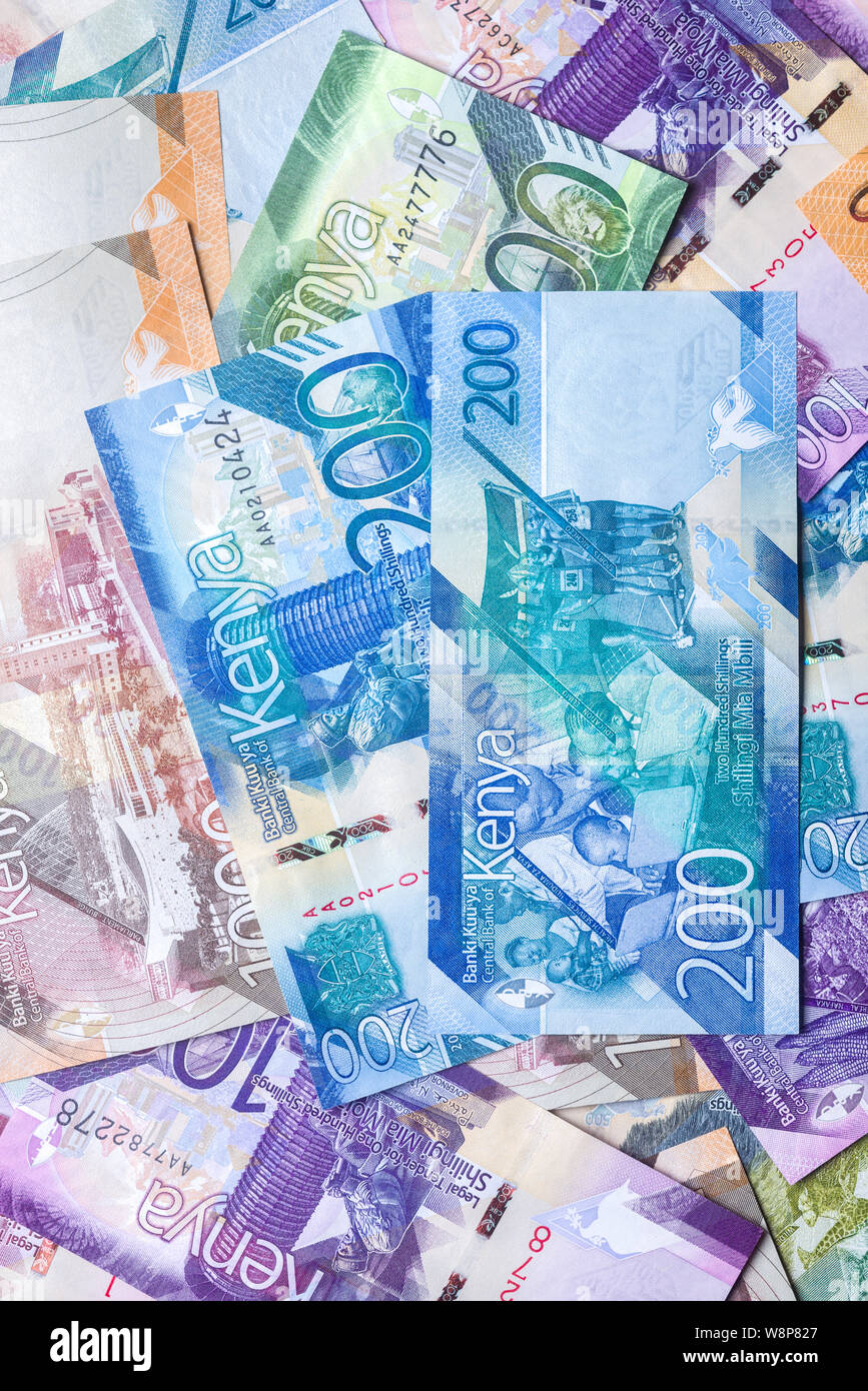 Nuovo 2019 keniota scellino 200 banconote al di sopra di altre banconote in varie denominazioni Foto Stock