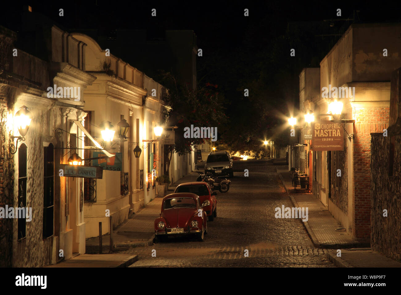 Le antiche rovine e pittoresco di strade acciottolate e portoghese e architettura spagnola costituiscono alcune delle prime caratteristiche di Colonia del Sacramento in Uruguay Foto Stock