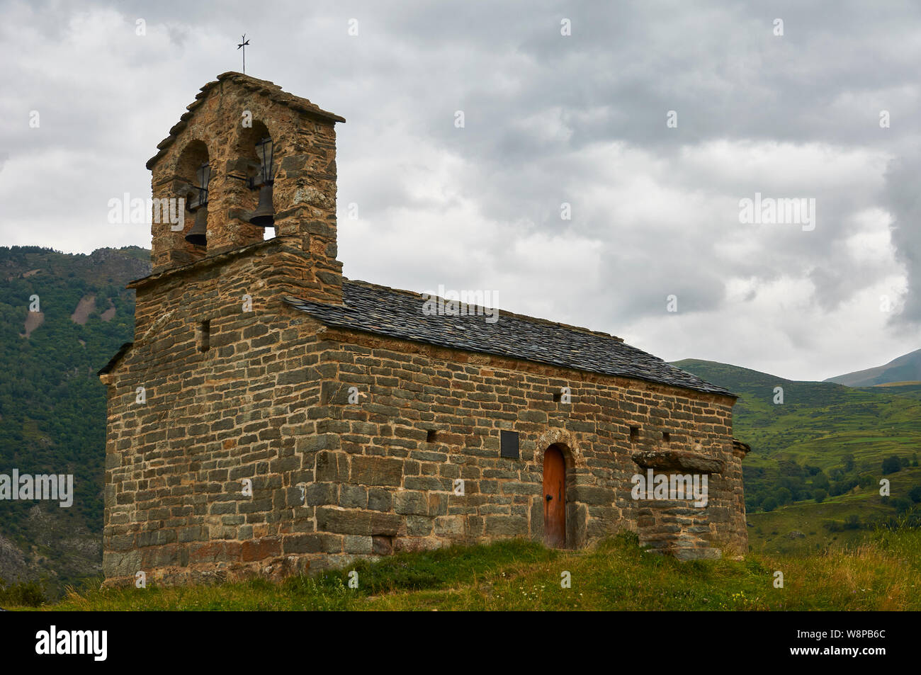 Sant Quirc de Durro cappella, una delle chiese romaniche catalane della Vall de Boí (Bohí valley, Alta Ribagorza, Lleida, Pirenei, Catalogna, Spagna) Foto Stock