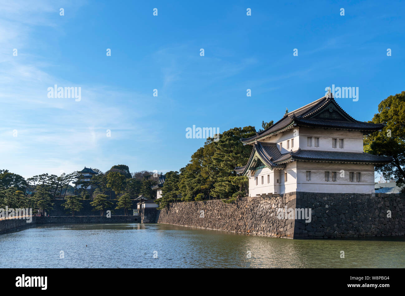 Il fossato e Sakurada guardando verso il Kikyō-mon Gate, il Palazzo Imperiale, Tokyo, Giappone Foto Stock