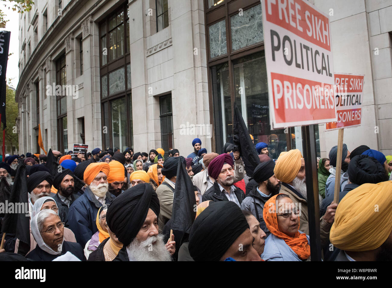 India alta Commissione, Aldwych, Londra, Regno Unito. 22 ottobre, 2015. Fino a 400 e crescente di minuto in minuto British sikh prendere parte a una protesta al di fuori del mio Foto Stock