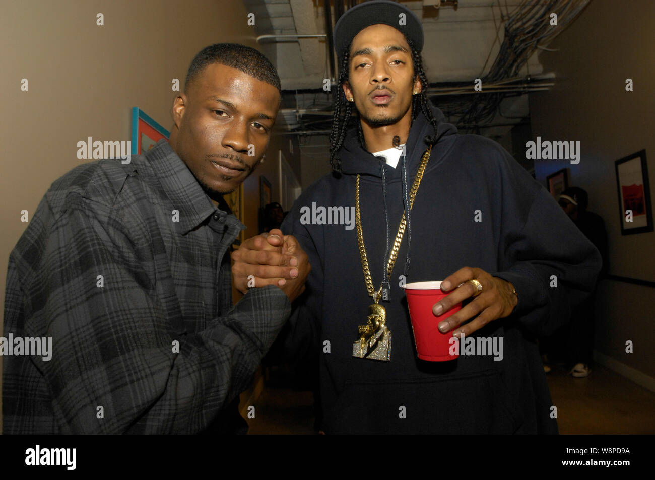 (L-R) rapper Jay Rock e Nipsey trambusto dietro le quinte presso il Club Nokia il 20 febbraio 2009 a Los Angeles, California. Foto Stock