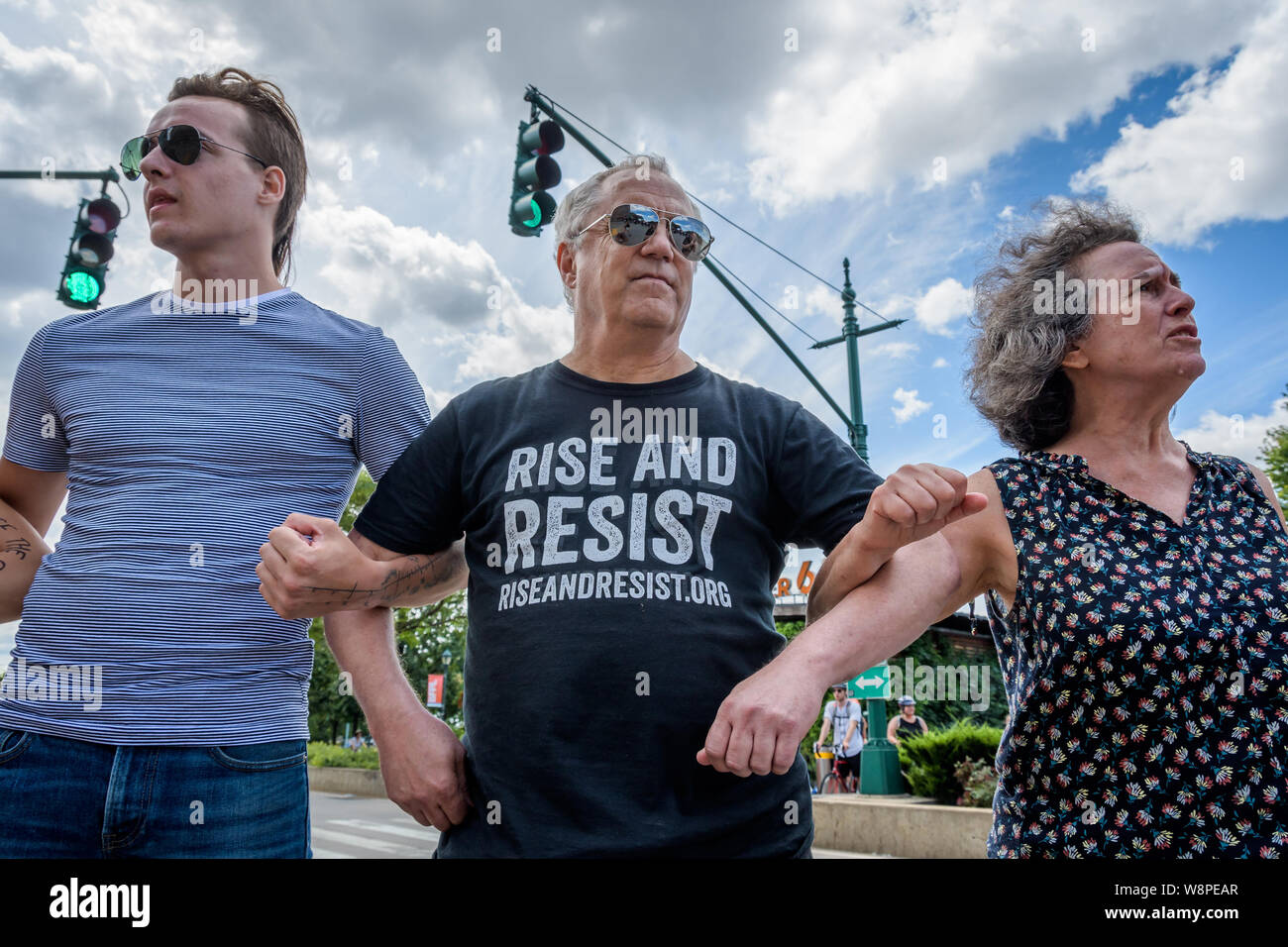 New York, Stati Uniti d'America. 10 Ago, 2019. Centinaia di newyorkesi hanno aderito il vicino ai campi NYC coalizione a Madison Square il 10 agosto 2019 per un rally e marzo per lottare per la giustizia in materia di immigrazione, call per la fine dei campi di concentramento essendo utilizzato per alloggiare i migranti e prendere azione diretta contro l'immigrazione incursioni in NYC. Oltre 50 manifestanti sono stati arrestati sulla condotta disordinata le tasse dopo aver bloccato la West Side Highway durante il mese di marzo. Credito: Erik McGregor/ZUMA filo/Alamy Live News Foto Stock