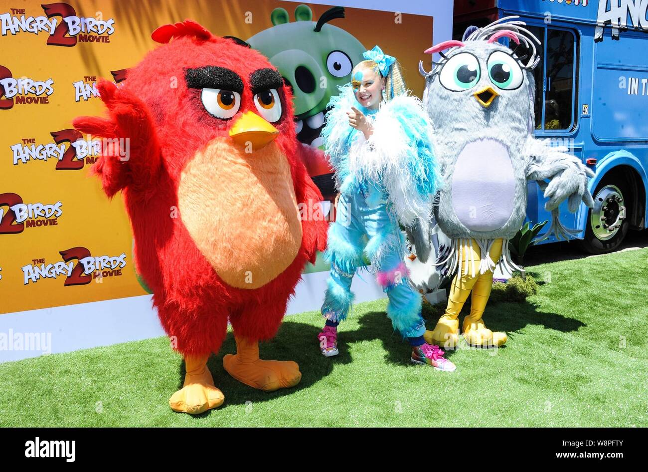 Los Angeles, CA. 10 Ago, 2019. JoJo Siwa presso gli arrivi di Angry Birds MOVIE 2 Premiere, Regency Village Theatre - Westwood, Los Angeles, CA 10 agosto 2019. Credito: Elizabeth Goodenough/Everett raccolta/Alamy Live News Foto Stock