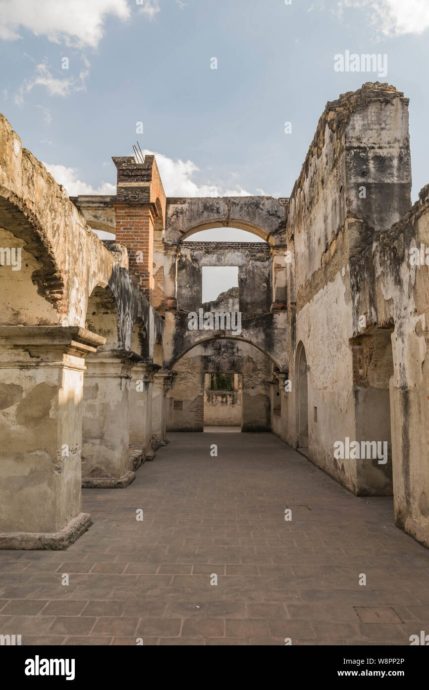 Rovine e le caratteristiche architettoniche e dettagli presso il Convento di Santa Clara, in Antigua, Guatemala Foto Stock