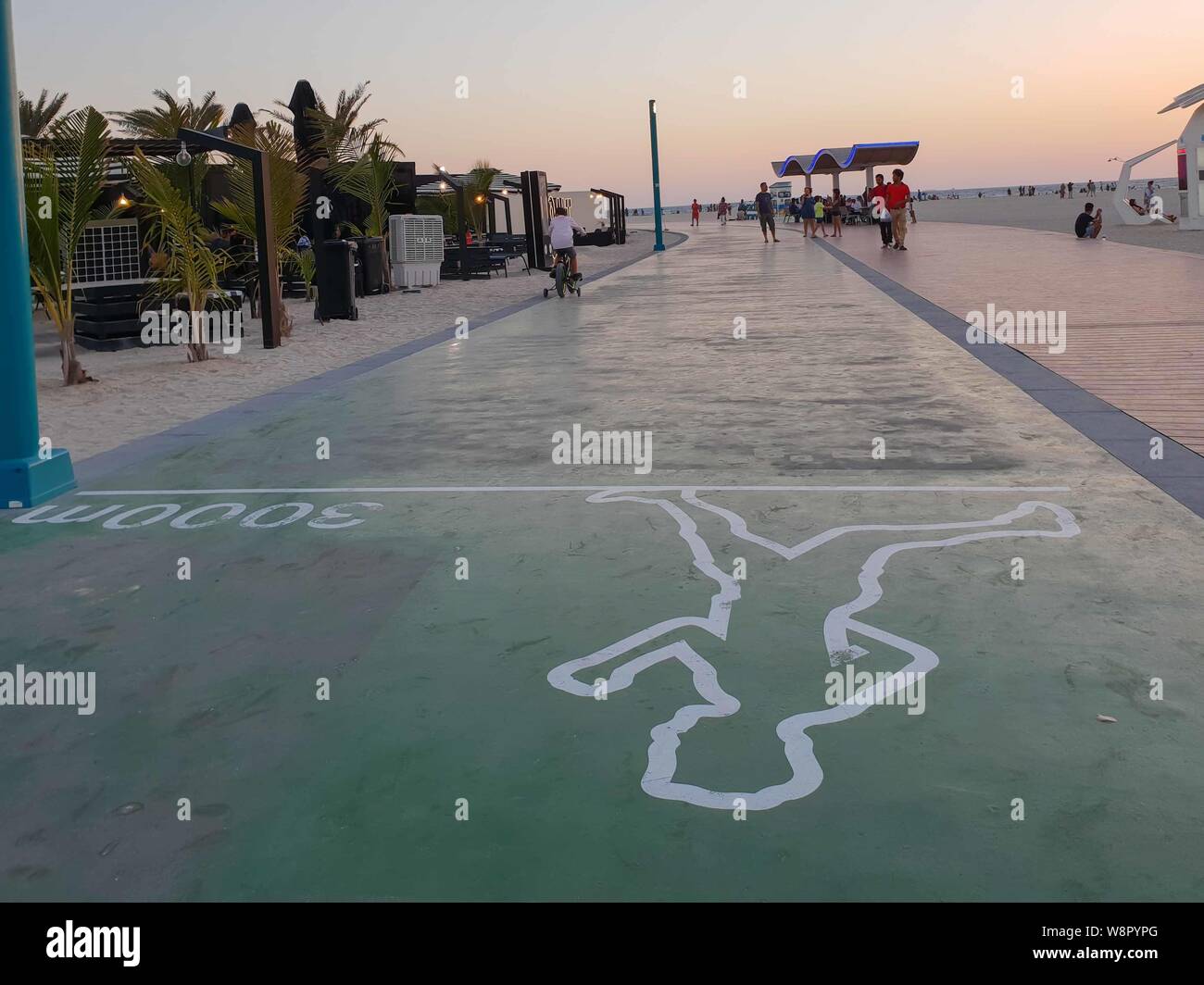 Esecuzione di brani al Jumeirah Beach Foto Stock