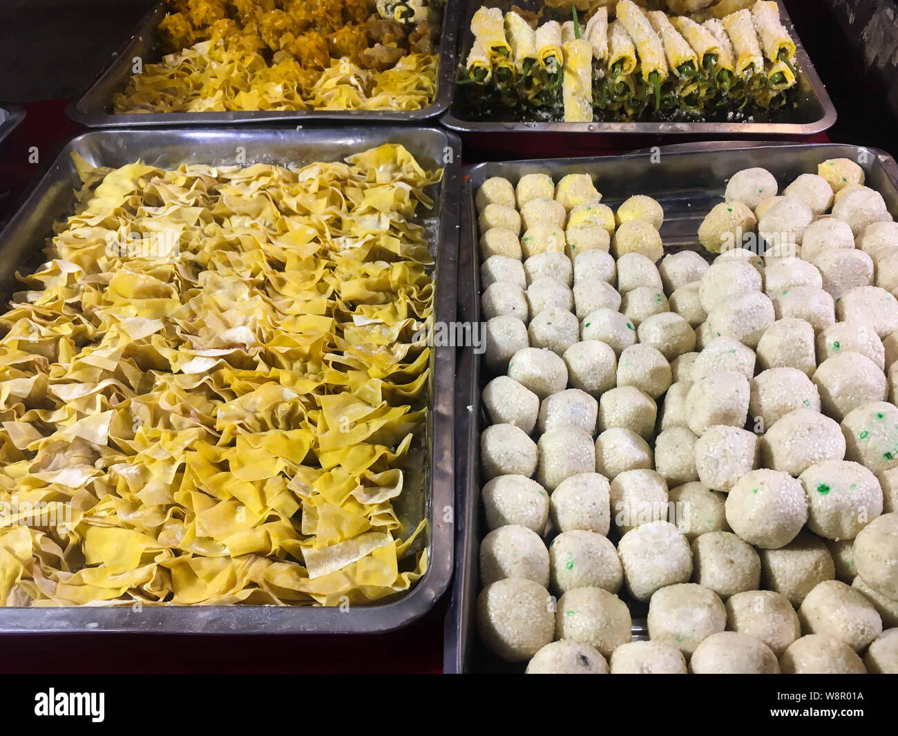 Filippino cibo di strada su un acciaio inossidabile piatto Foto Stock