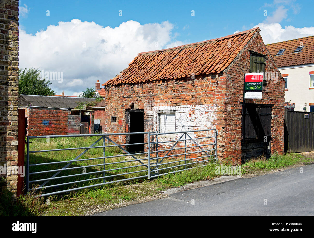 Terreno edificabile - venduto - nel villaggio di Asselby, East Yorkshire, Inghilterra, Regno Unito Foto Stock