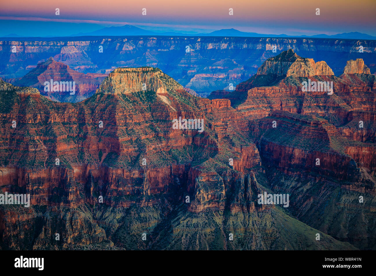 Tramonto a Bright Angel Point sul bordo Nord del Grand Canyon, Arizona ..... Il Grand Canyon è un pendii ripidi canyon scavato dal fiume Colorado Foto Stock