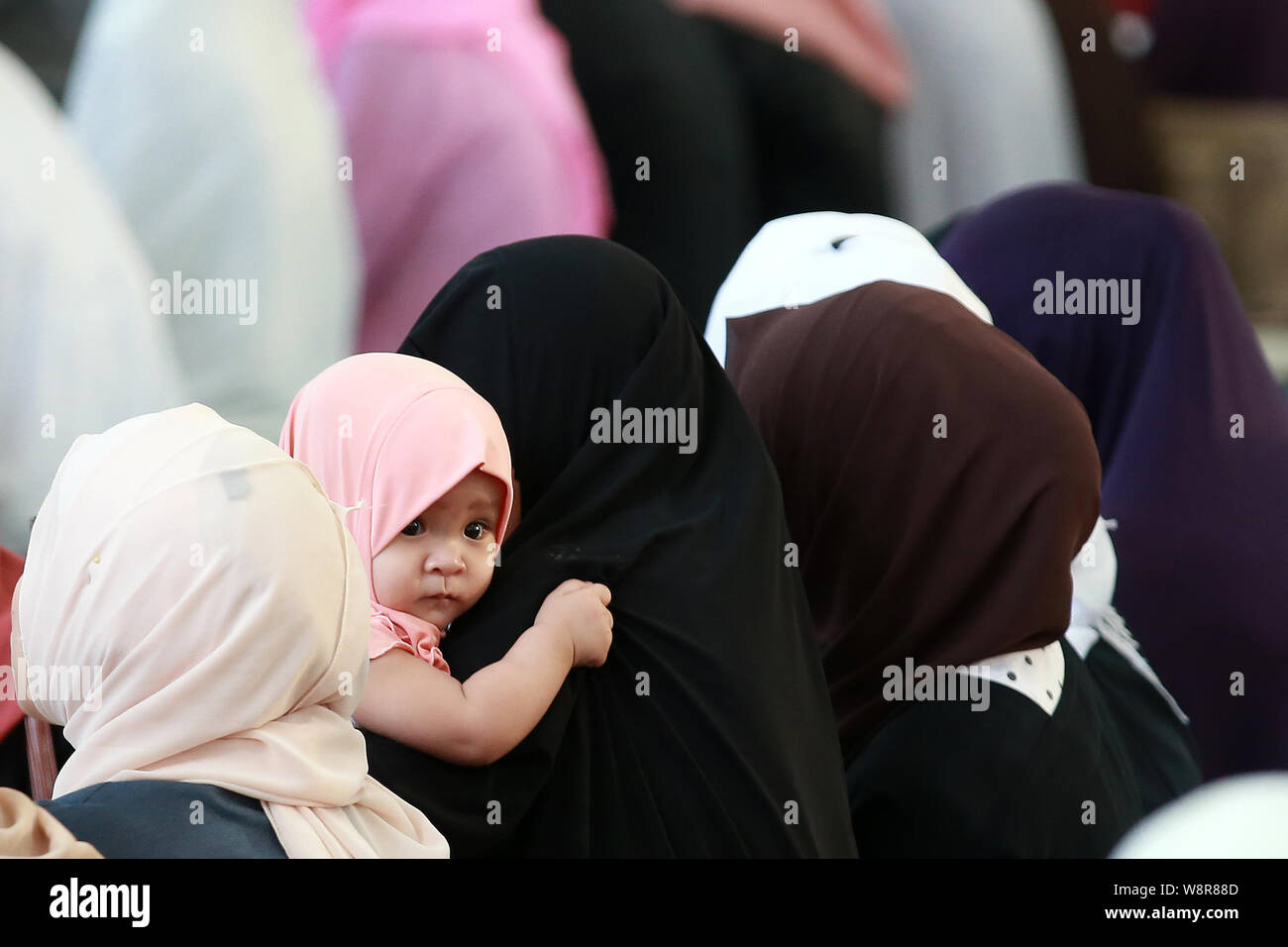 Quezon City, Filippine. 11 Ago, 2019. Una ragazzina musulmana è visibile durante l'Eid-al-Adha celebrazioni in Quezon City, Filippine, Aug.11, 2019. Credito: Rouelle Umali/Xinhua/Alamy Live News Foto Stock