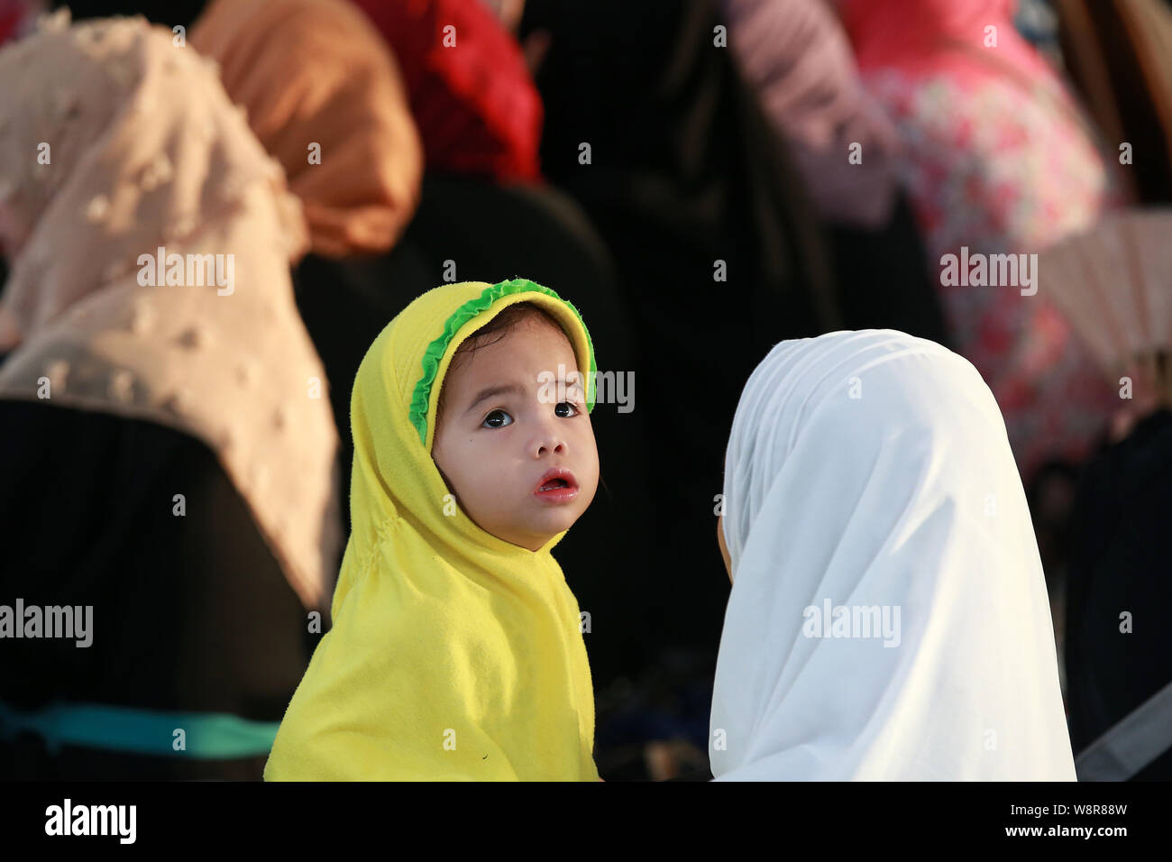 Quezon City, Filippine. 11 Ago, 2019. Una ragazzina musulmana è visibile durante l'Eid-al-Adha celebrazioni in Quezon City, Filippine, Aug.11, 2019. Credito: Rouelle Umali/Xinhua/Alamy Live News Foto Stock