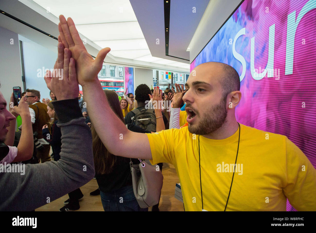 Microsoft aprire il loro nuovo flagship store in Oxford Circus, Londra. Dotato di: atmosfera, vista in cui: Londra, Regno Unito quando: 11 lug 2019 Credit: Wheatley/WENN Foto Stock