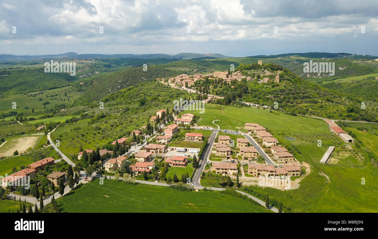 Vista sulla cittadina di Monticchiello, Toscana Foto Stock