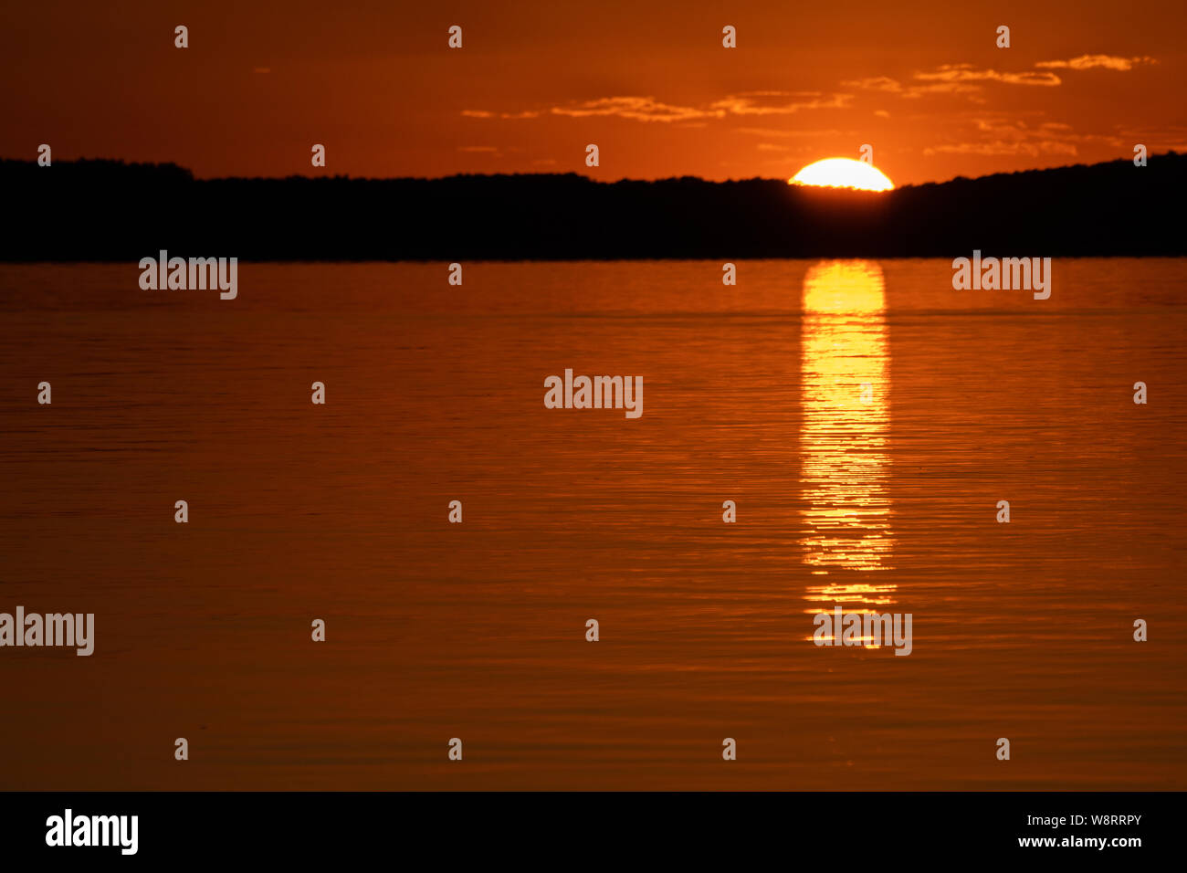 Tramonto sul lago Kariba, il mondo il più grande lago artificiale, Zimbabwe Foto Stock