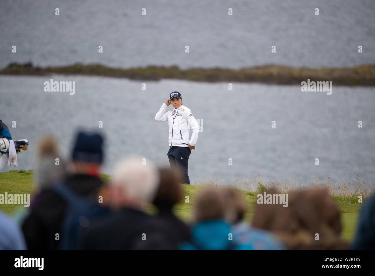 Corea del Sud, Lee Jeongeun orologi come i suoi compagni di gioco foro fuori al terzo foro durante il giorno 4 dell'Aberdeen investimenti Standard Ladies Scottish Open al Renaissance Club, North Berwick. Foto Stock