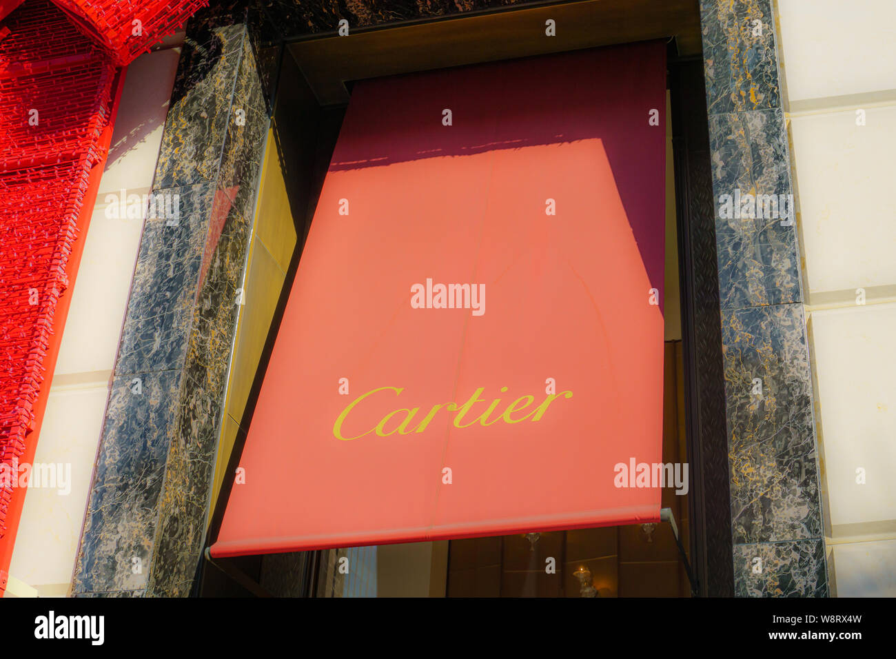 BEVERLY HILLS, CA/STATI UNITI D'America - 3 gennaio 2015: Cartier store esterno. Cartier progetta, produce, distribuisce e vende gioielli e orologi. Foto Stock