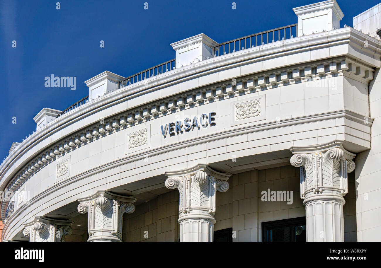 BEVERLY HILLS, CA/STATI UNITI D'America - 3 gennaio 2015: Versace store esterno. Gianni Versace è un moda italiana società e nome commerciale fondata da Gianni Foto Stock