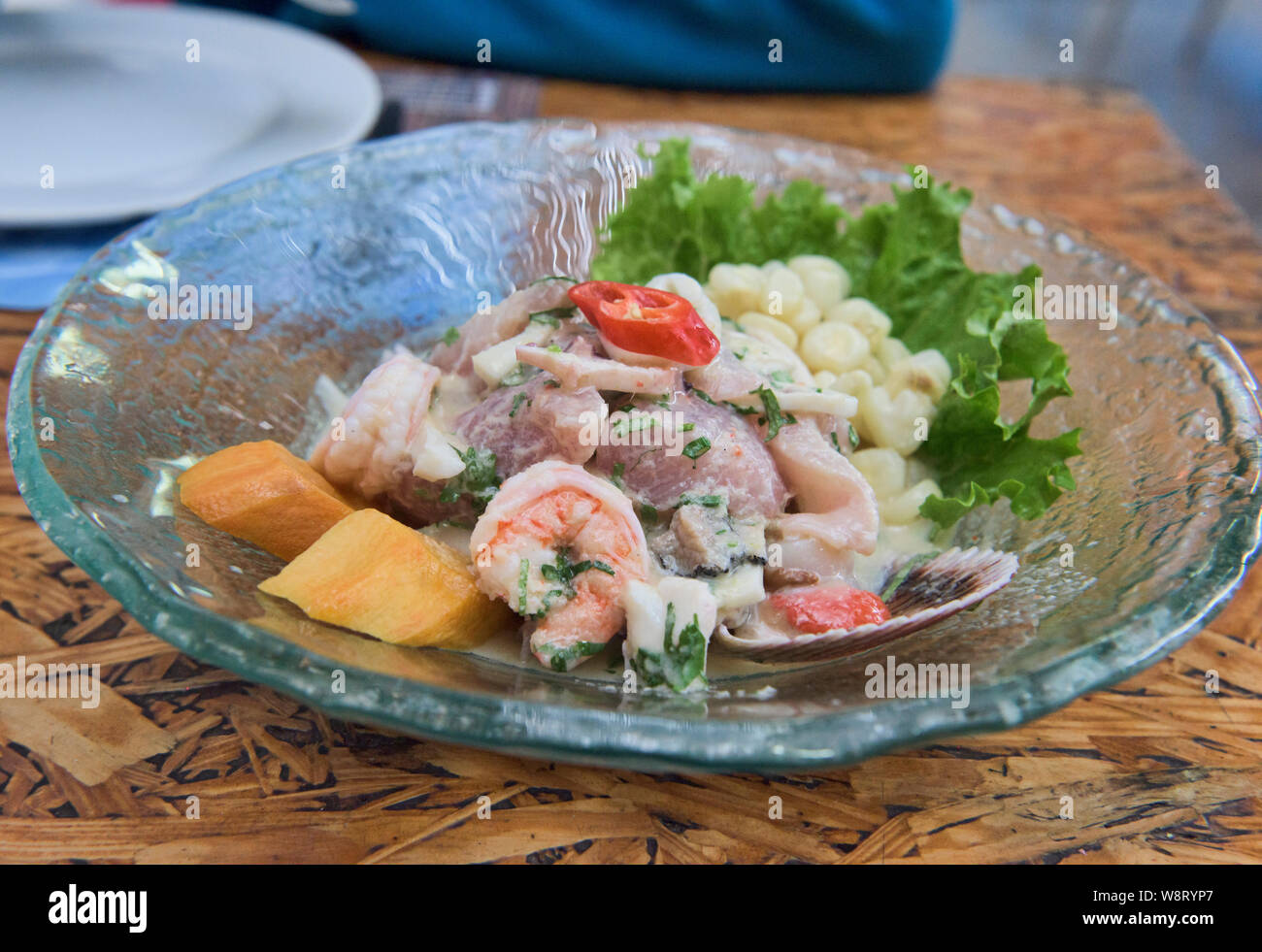 Ceviche fresco, il peruviano piatto nazionale in un ristorante a Miraflores Lima, Perù Foto Stock