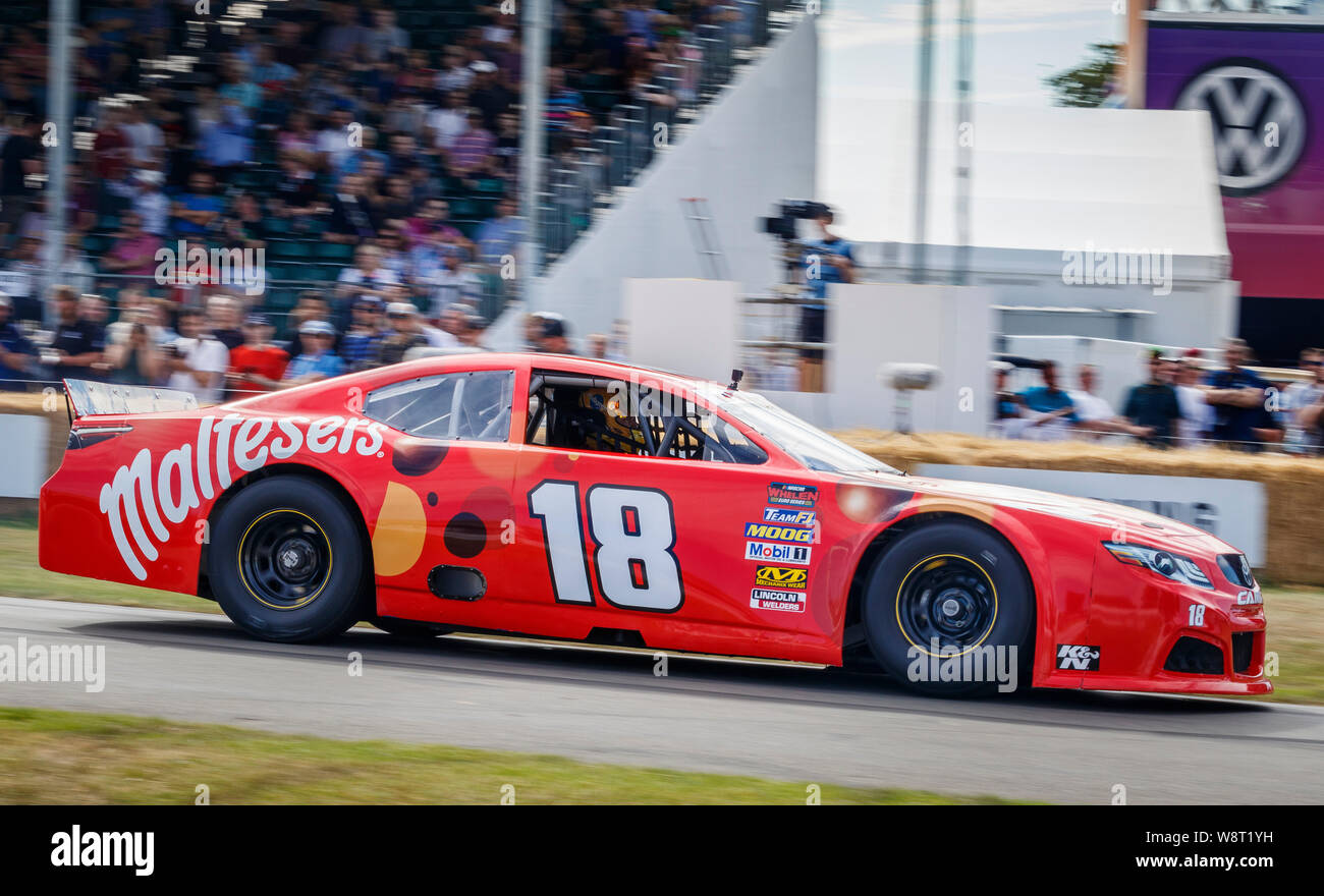 2012 Euro-NASCAR Toyota Camry RC-01 con driver Todd Gilliland all'2019 Goodwood Festival of Speed, Sussex, Regno Unito. Foto Stock