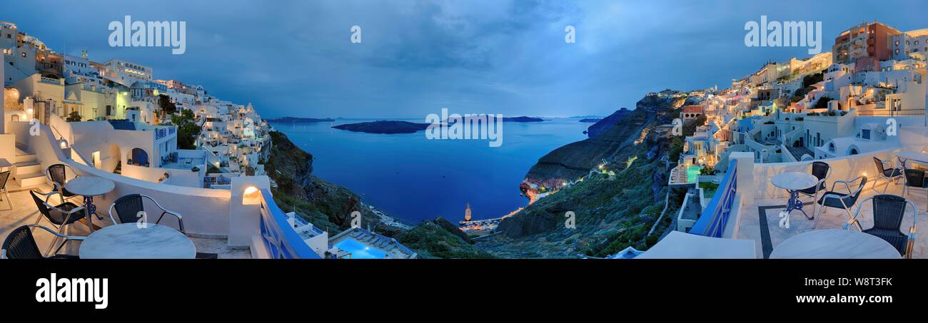 Vista sul mare, panorama, atmosfera serale, Fira, Santorini, Grecia Foto Stock
