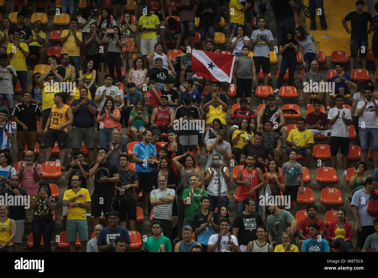 BELÉM, PA - 10.08.2019: BRASIL E URUGUAI BASQUETEBOL - Brasile vince amichevole con Uruguay basket di Sabato (10) all'Mangueirinho Stadium di Belém (PA), il gioco è l'ultimo della squadra brasiliana a casa prima della coppa e con la nuova uniforme. Match è anche il primo della Gazzetta brasiliano della squadra di basket in Belém do Pará. (Foto: Filipe Bispo"/Fotoarena) Foto Stock