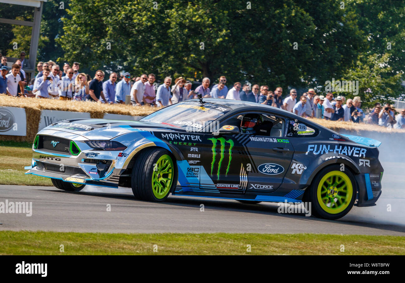 2018 Ford Mustang RTR drift auto con autista Vaughn Gittin Jr al 2019 Goodwood Festival of Speed, Sussex, Regno Unito. Foto Stock